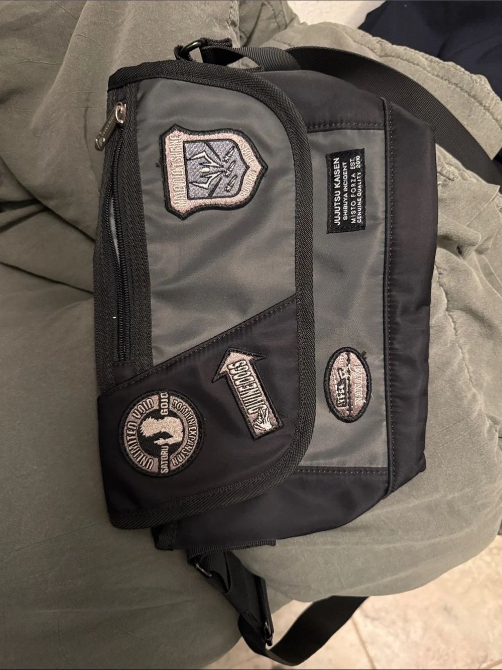 Jiujitsu kaisen Casual Black and Gray Men's Messenger Bag with Patch Details